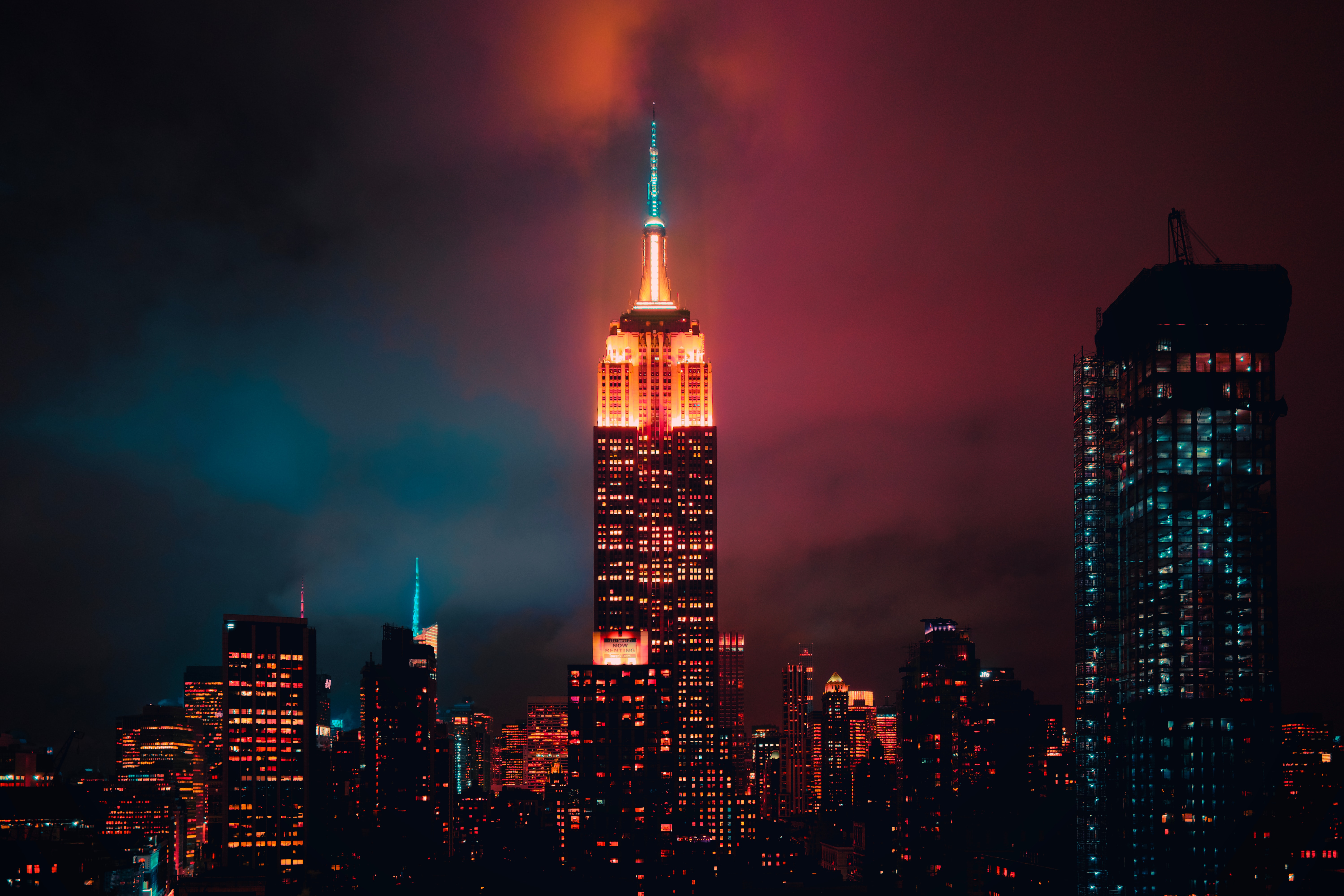 Бесплатное фото Ночная высотка в Нью-Йорке
