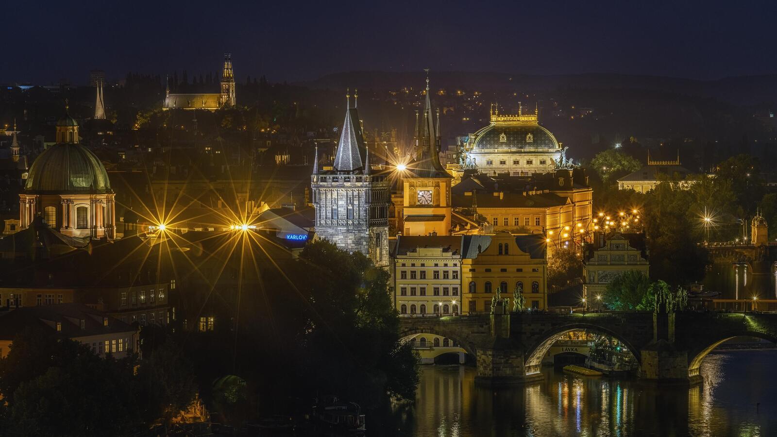 Обои ночной город Прага вид с высоты на рабочий стол