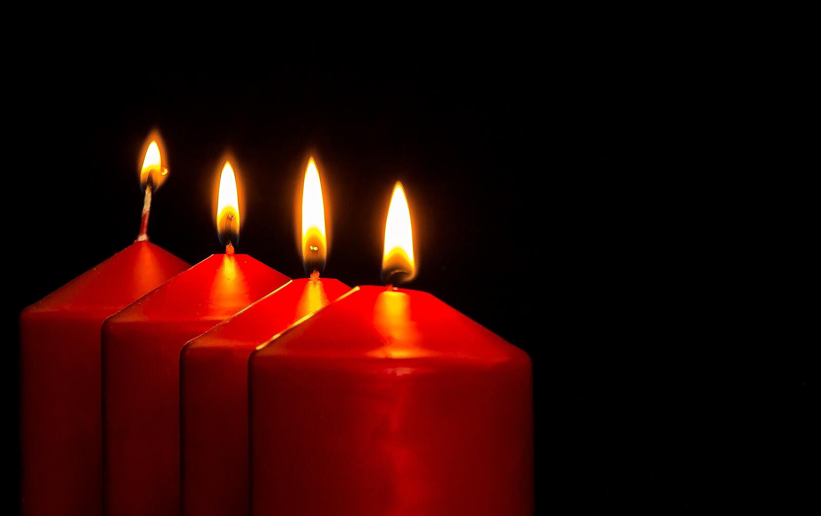 Free photo Red burning candles