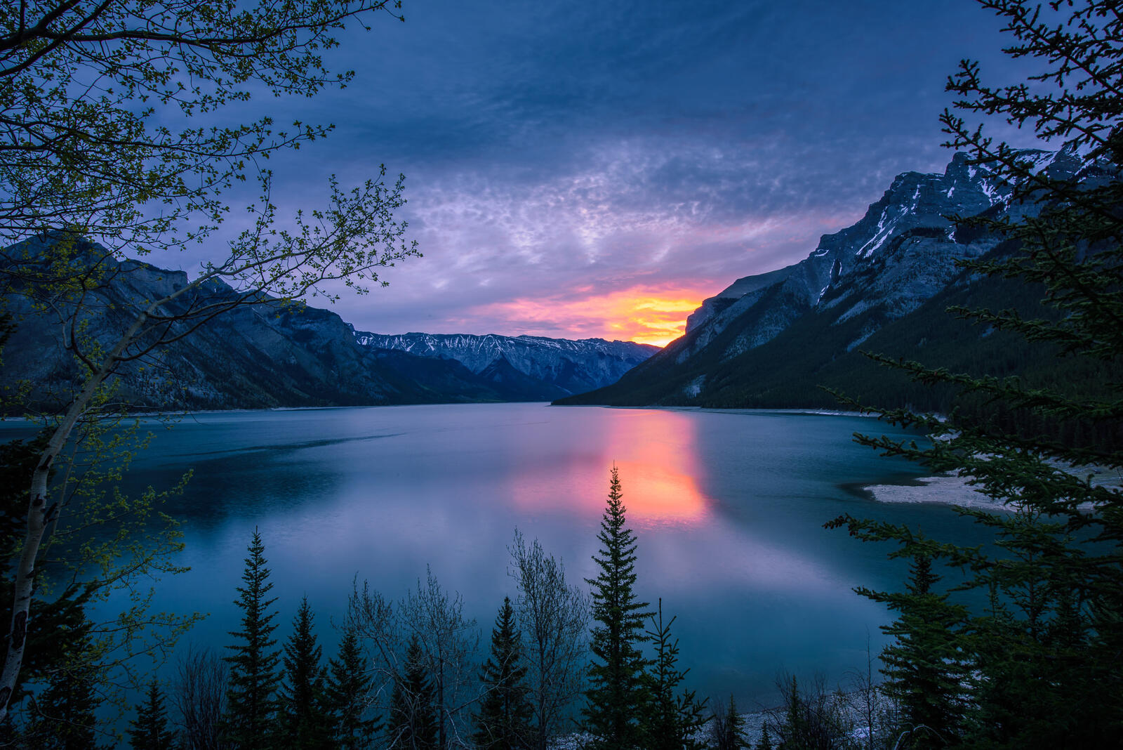 Wallpapers Minnewanka Lake sunset Banff National Park on the desktop
