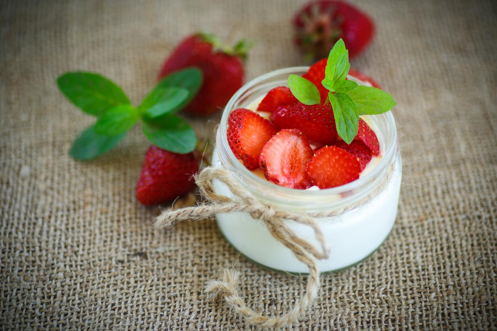 Wallpapers wallpaper strawberries yoghurt berries on the desktop
