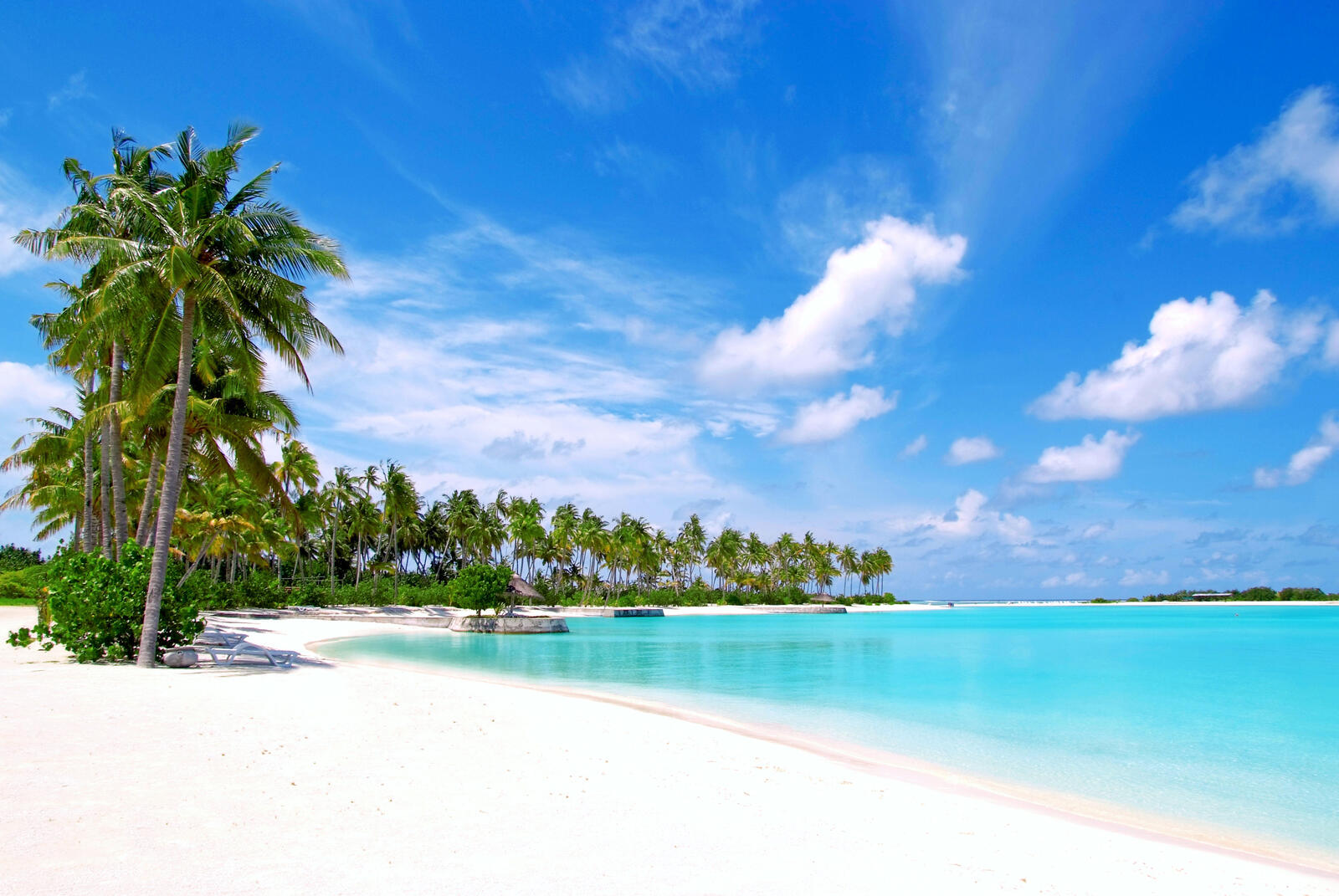 Wallpapers landscapes blue water white sand on the desktop