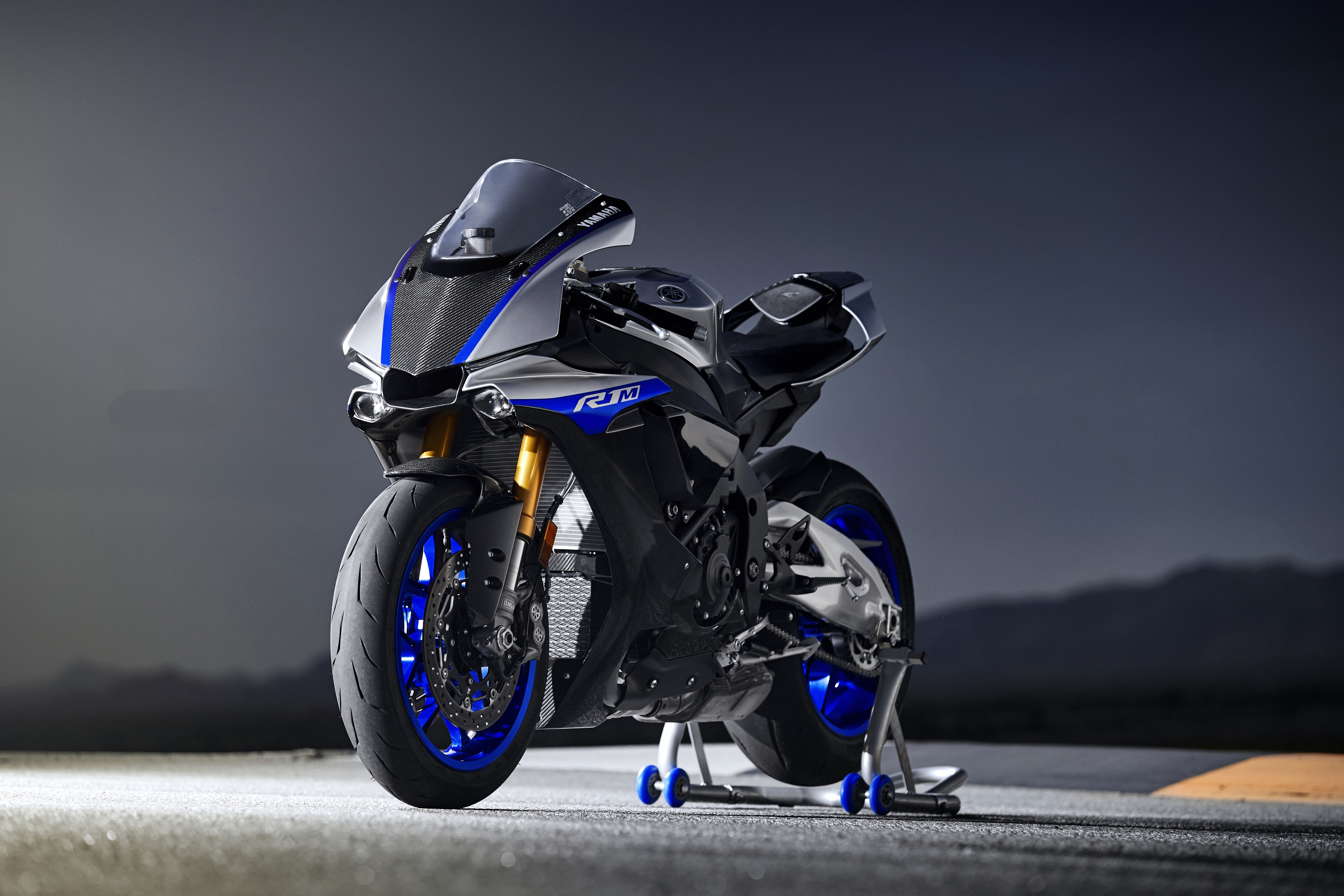 Wallpapers Yamaha R1 motorcycles track on the desktop