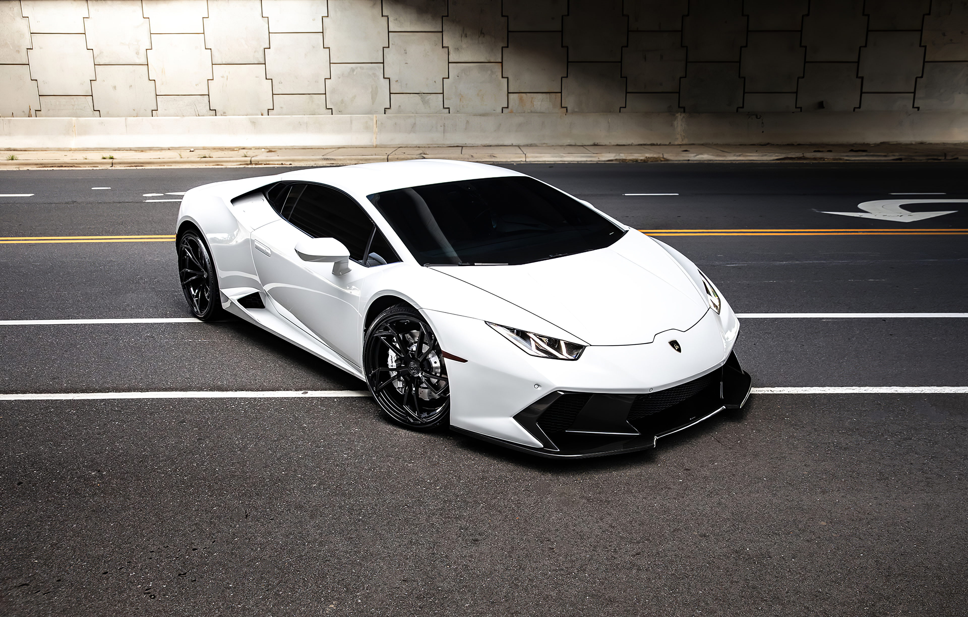 Фото бесплатно Ламборгини, Lamborghini Huracan, белая машина