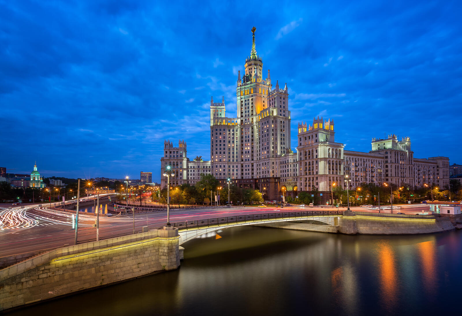 Котельническая набережная, здание в Москве