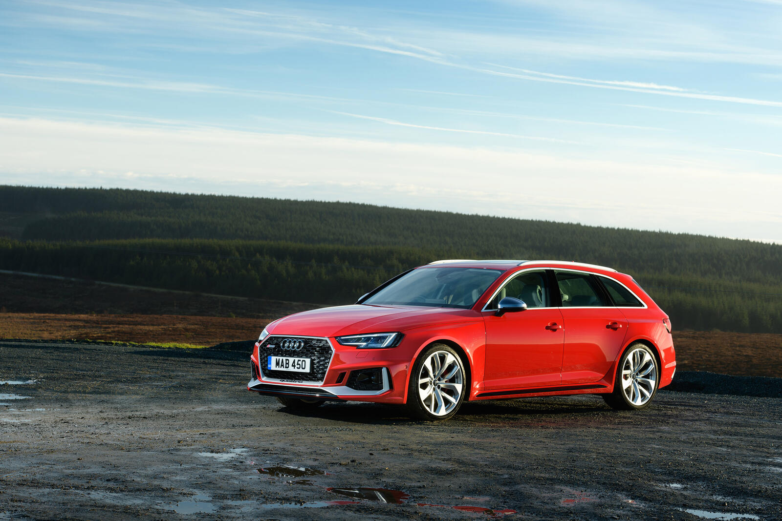 Free photo Audi Rs 4 Avant red