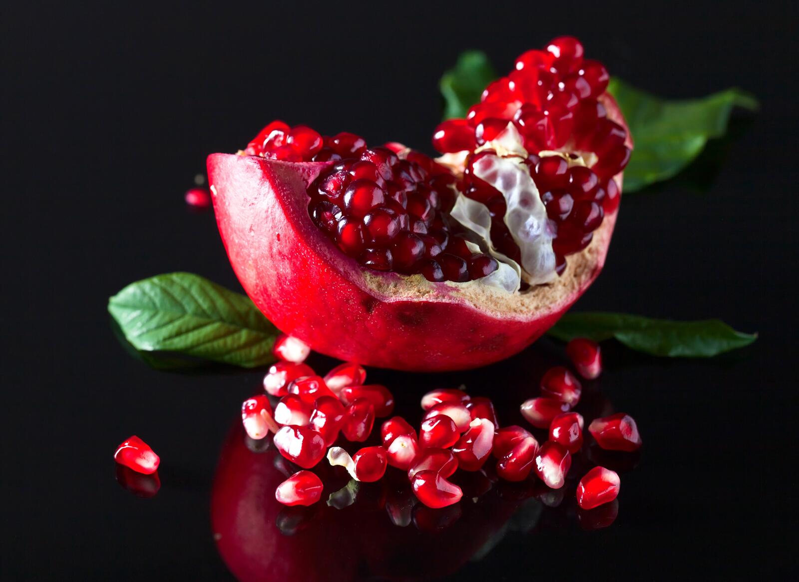 Wallpapers pomegranate leaves fruits on the desktop