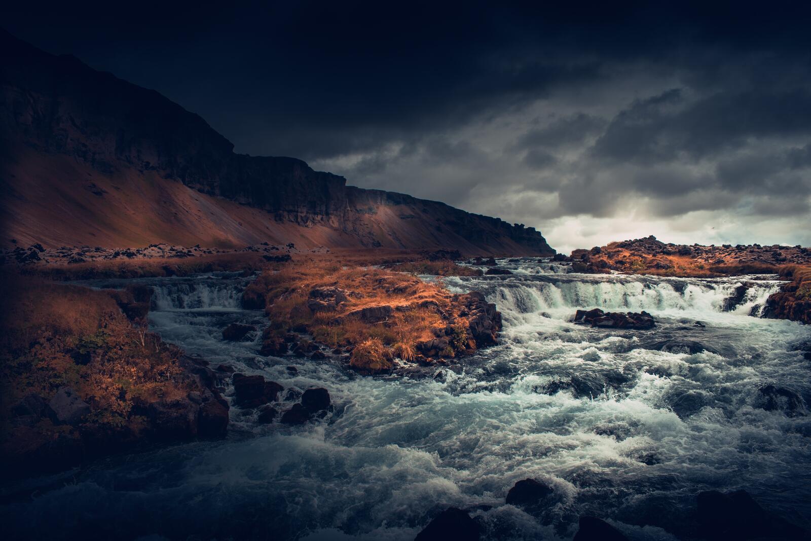 Обои Исландия каскад темная погода на рабочий стол