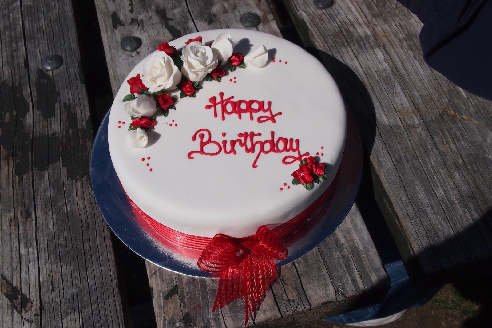 This is my cake. Тортик с днем рождения. Тортик с надписью. Красивые надписи на торт. Надпись на торте с днем рождения.