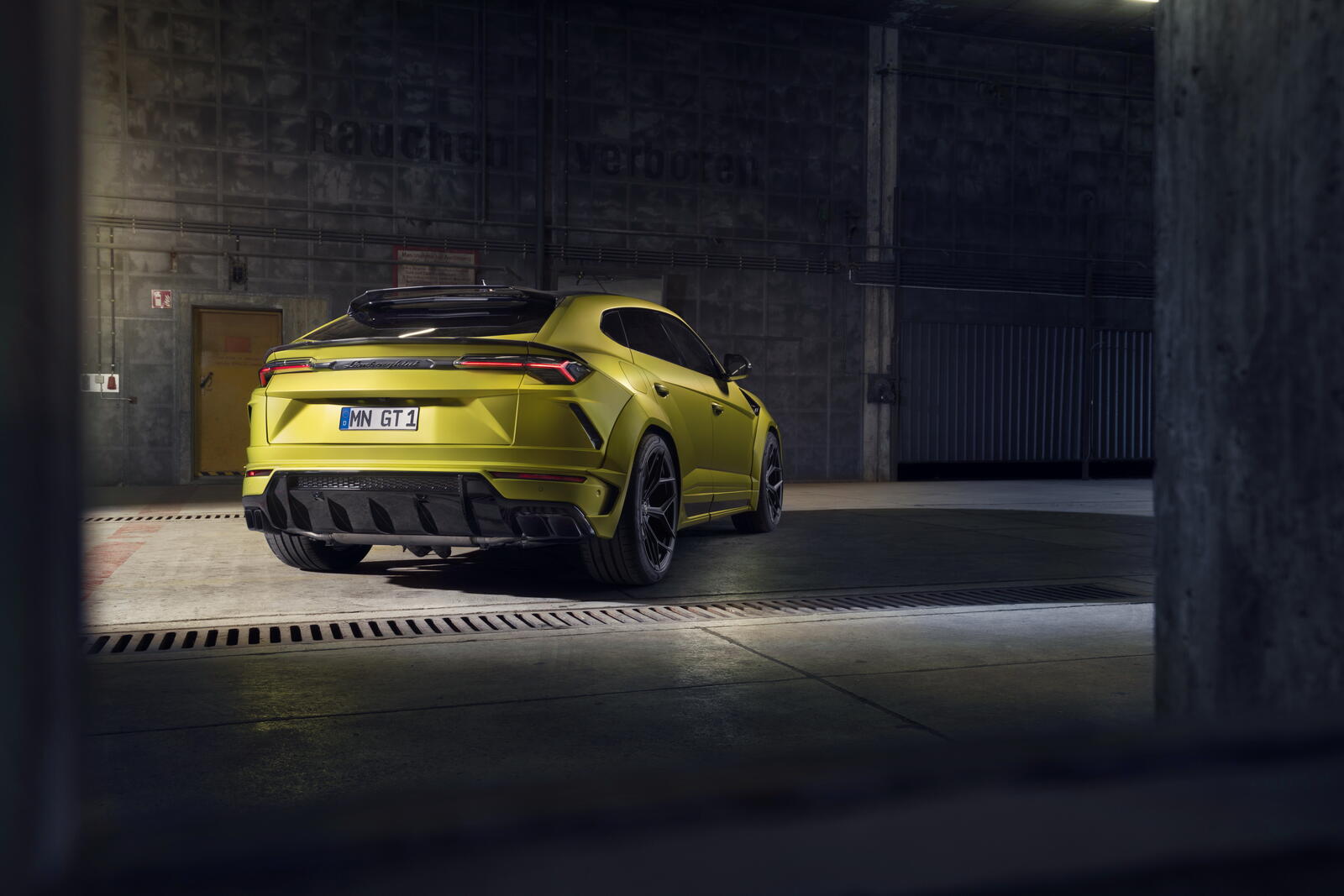 Обои Lamborghini Urus желтая машина Ламборгини на рабочий стол