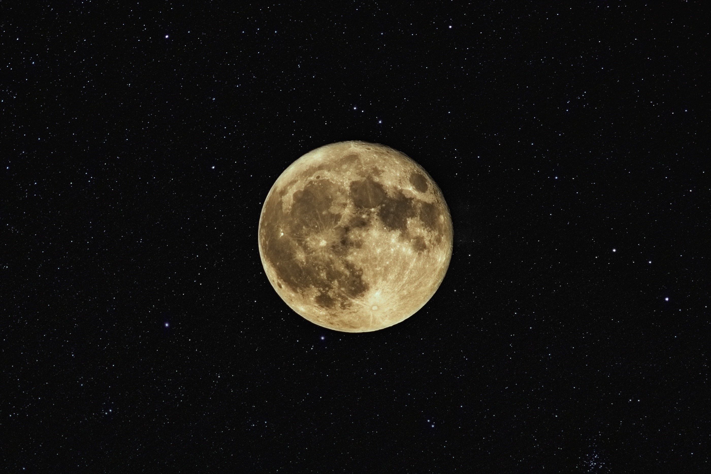 Бесплатное фото Светящаяся луна на черном небе