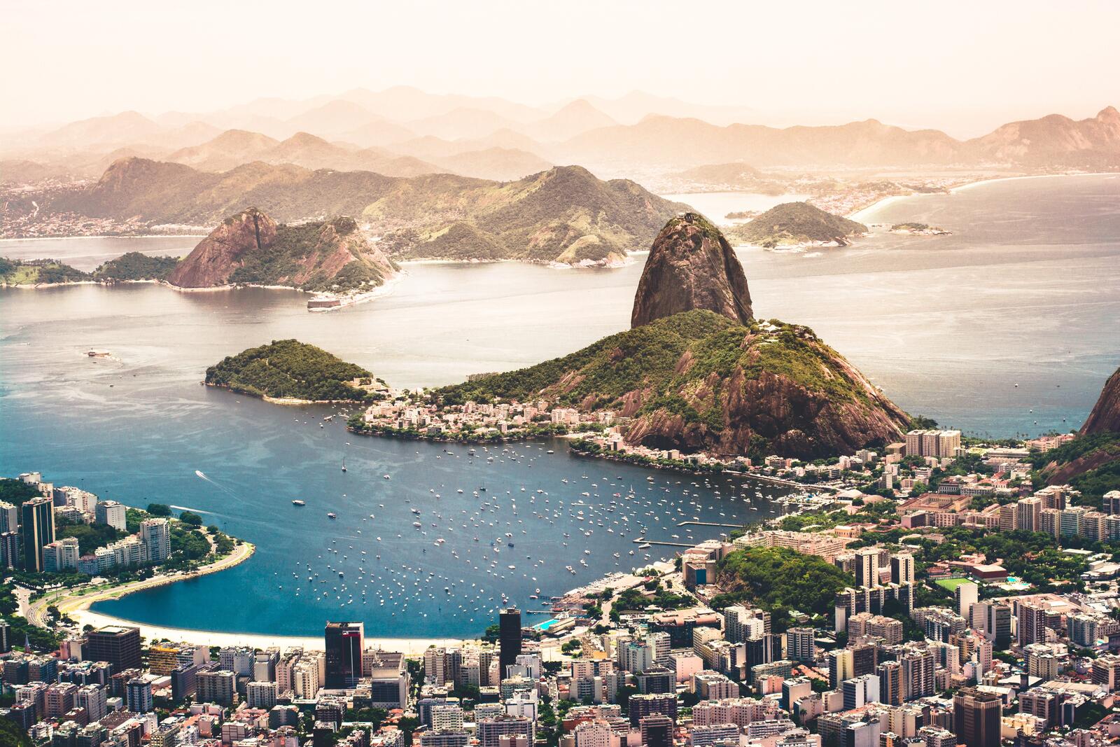 桌面上的壁纸巴西 世界 山区