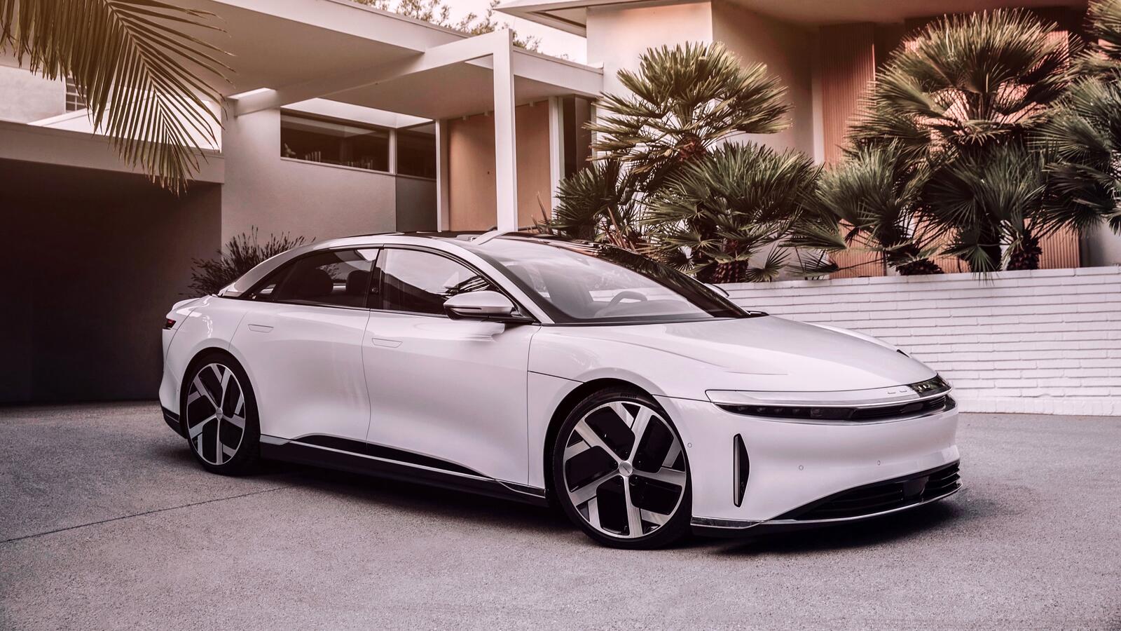 Wallpapers white Lucid Air 2020 side view on the desktop