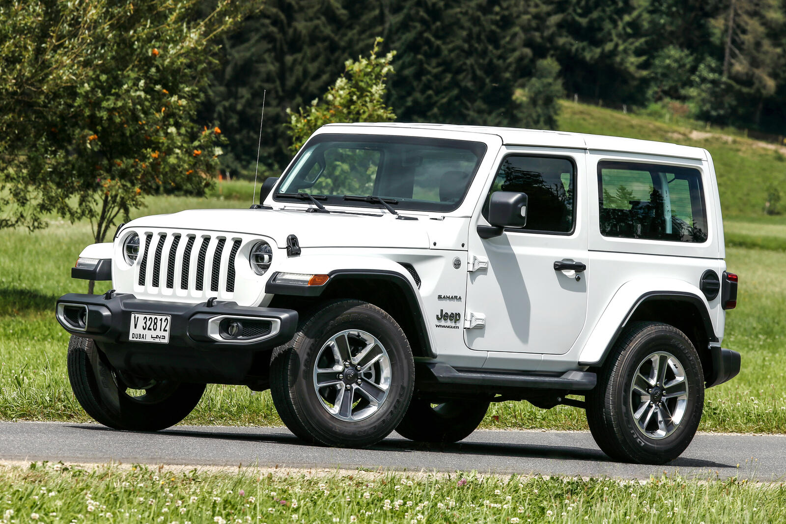Wallpapers cars Jeep white cars on the desktop