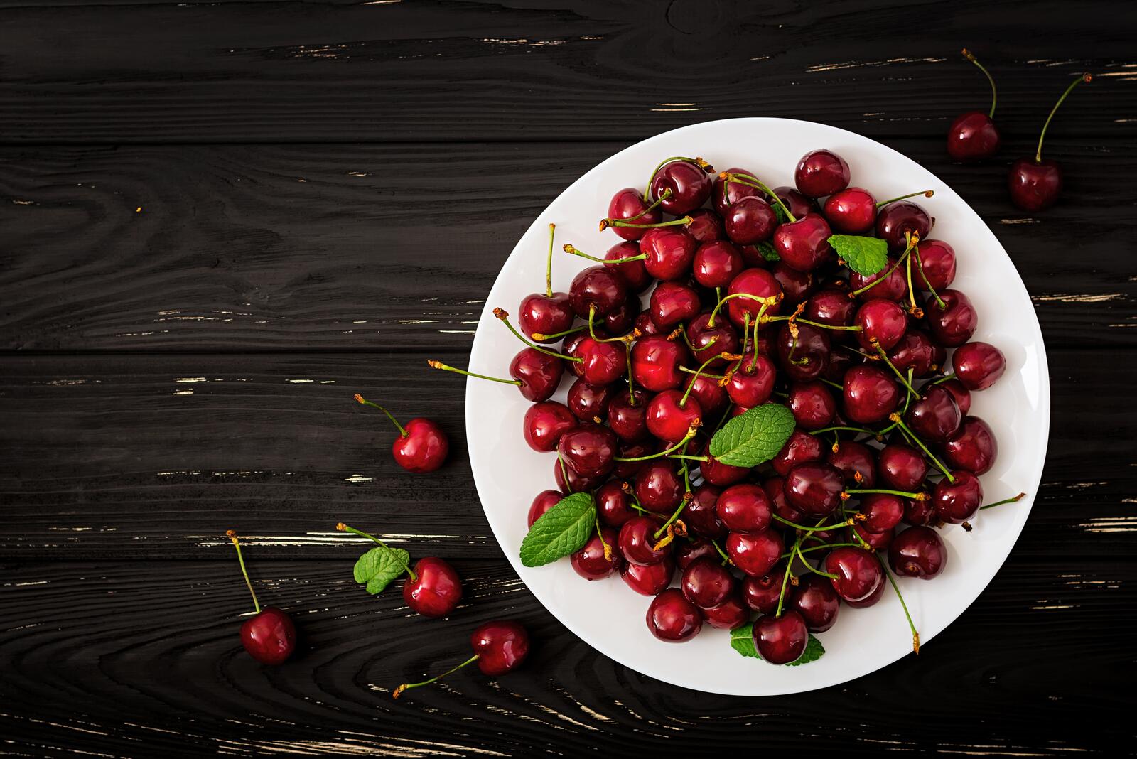 Wallpapers cherry plate fruit on the desktop