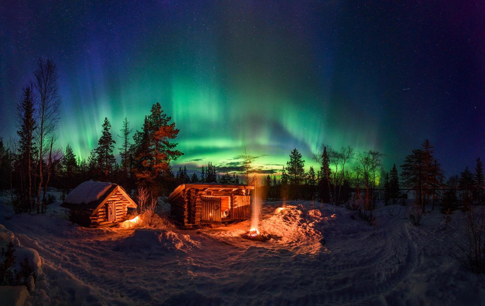 Wallpapers houses Northern lights fire on the desktop