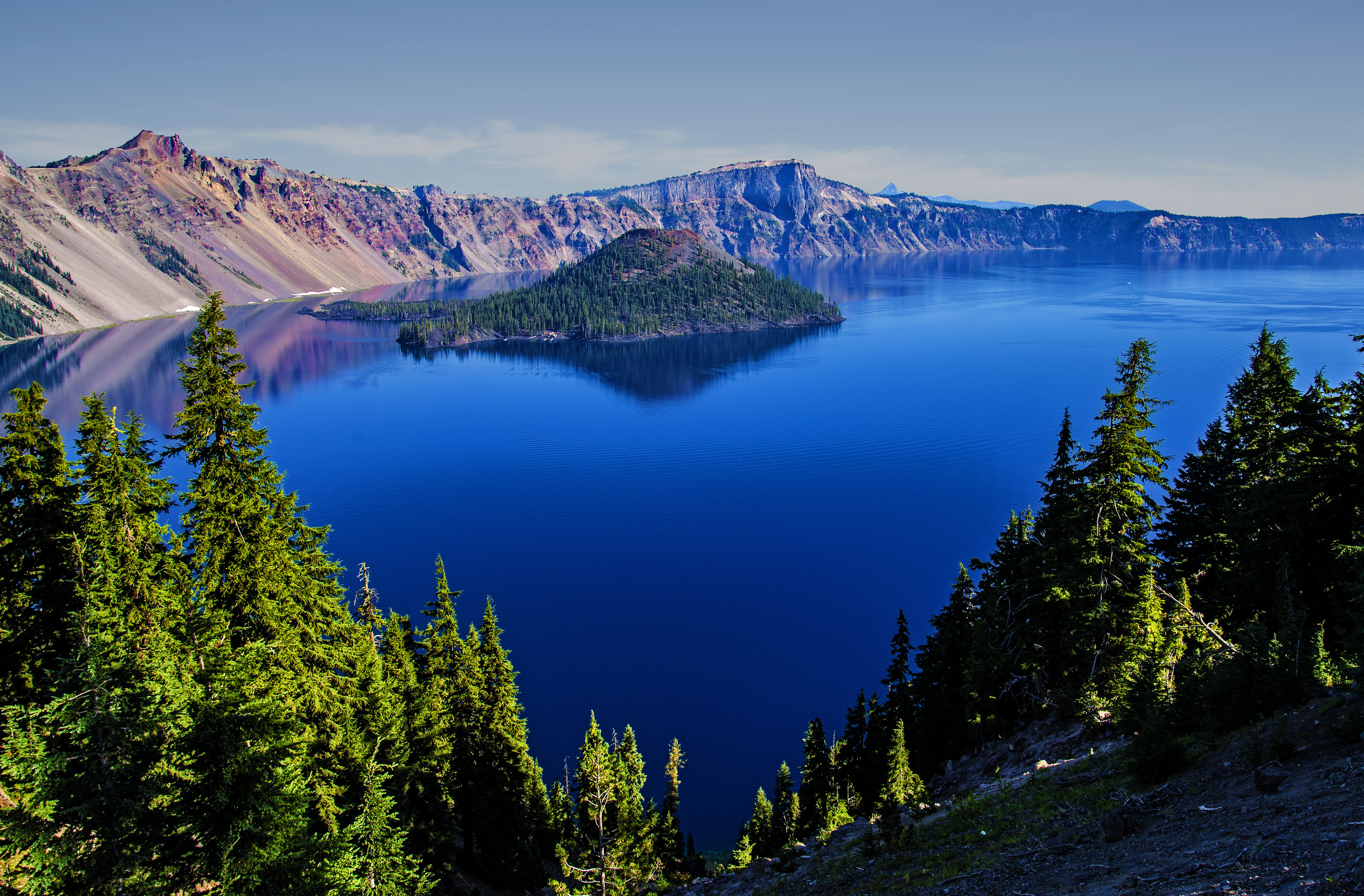 Самое маленькое озеро в америке. Озеро Крейтер-Лейк. Озеро Крейтер, Орегон, США. Озеро Крейтер горы Калифорнии. Озеро Крейтер, штат Орегон.