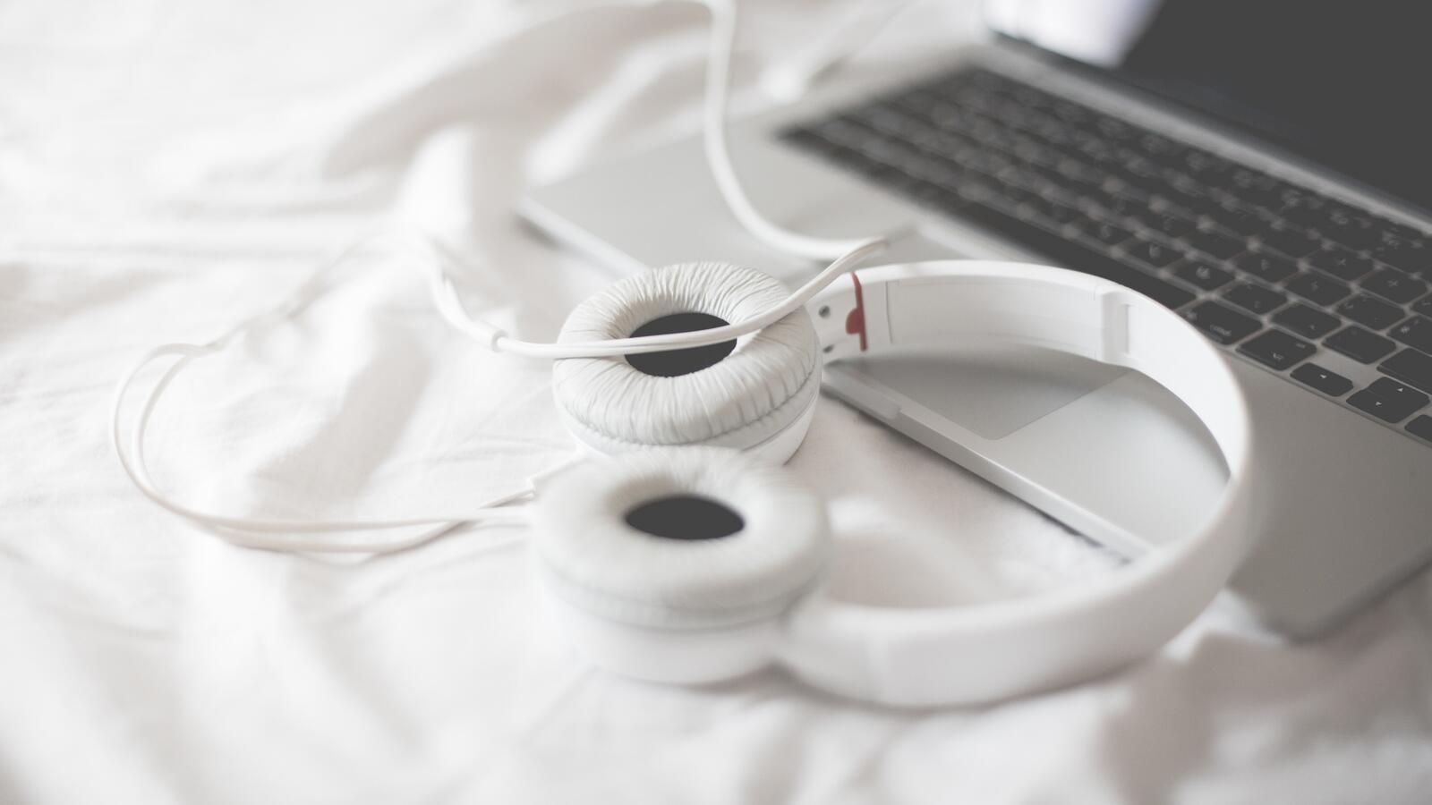 Wallpapers notebook white headphones hi-tech on the desktop