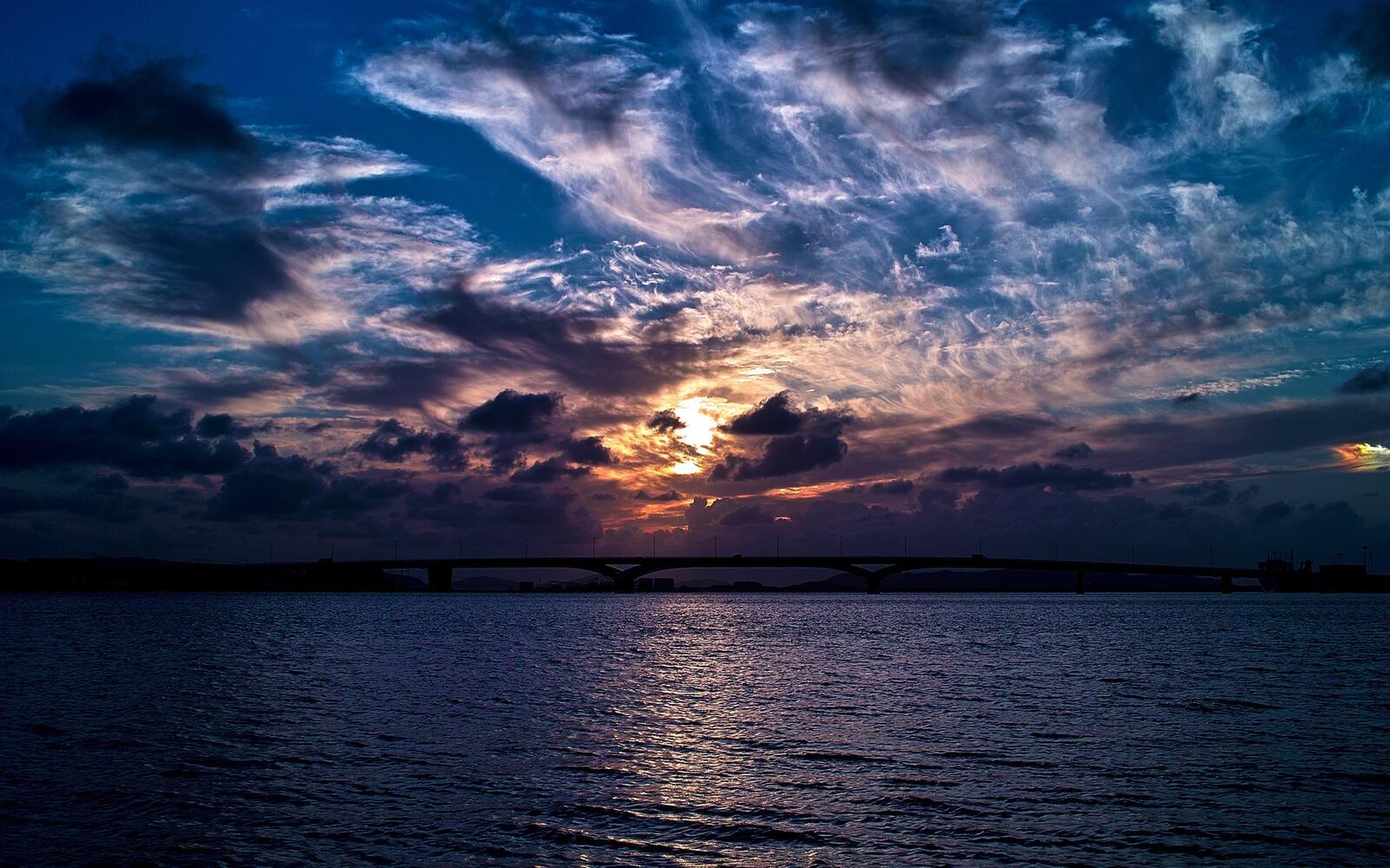 Бесплатное фото Штиль на море во время заката