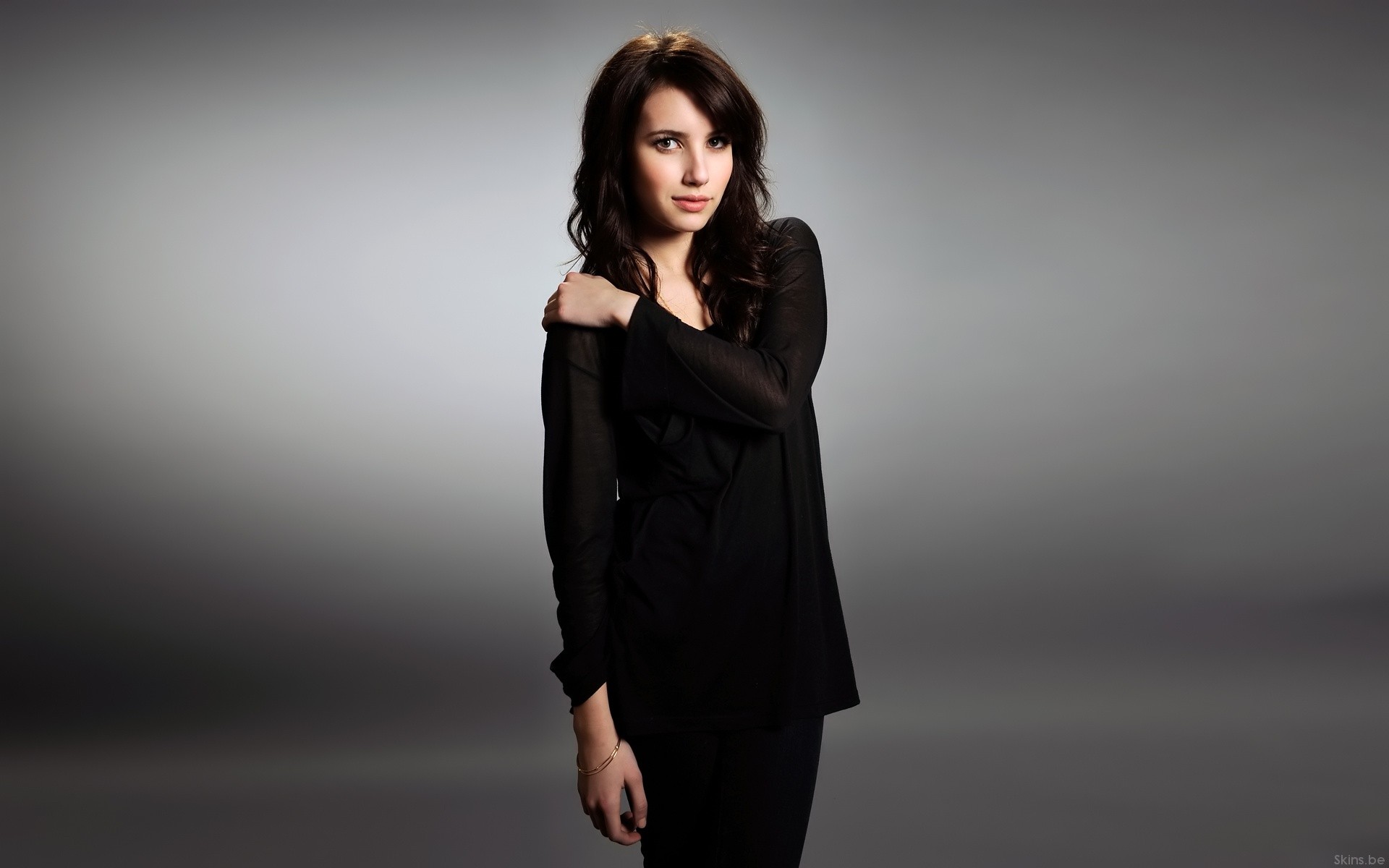 Wallpapers Emma Roberts brunette young on the desktop