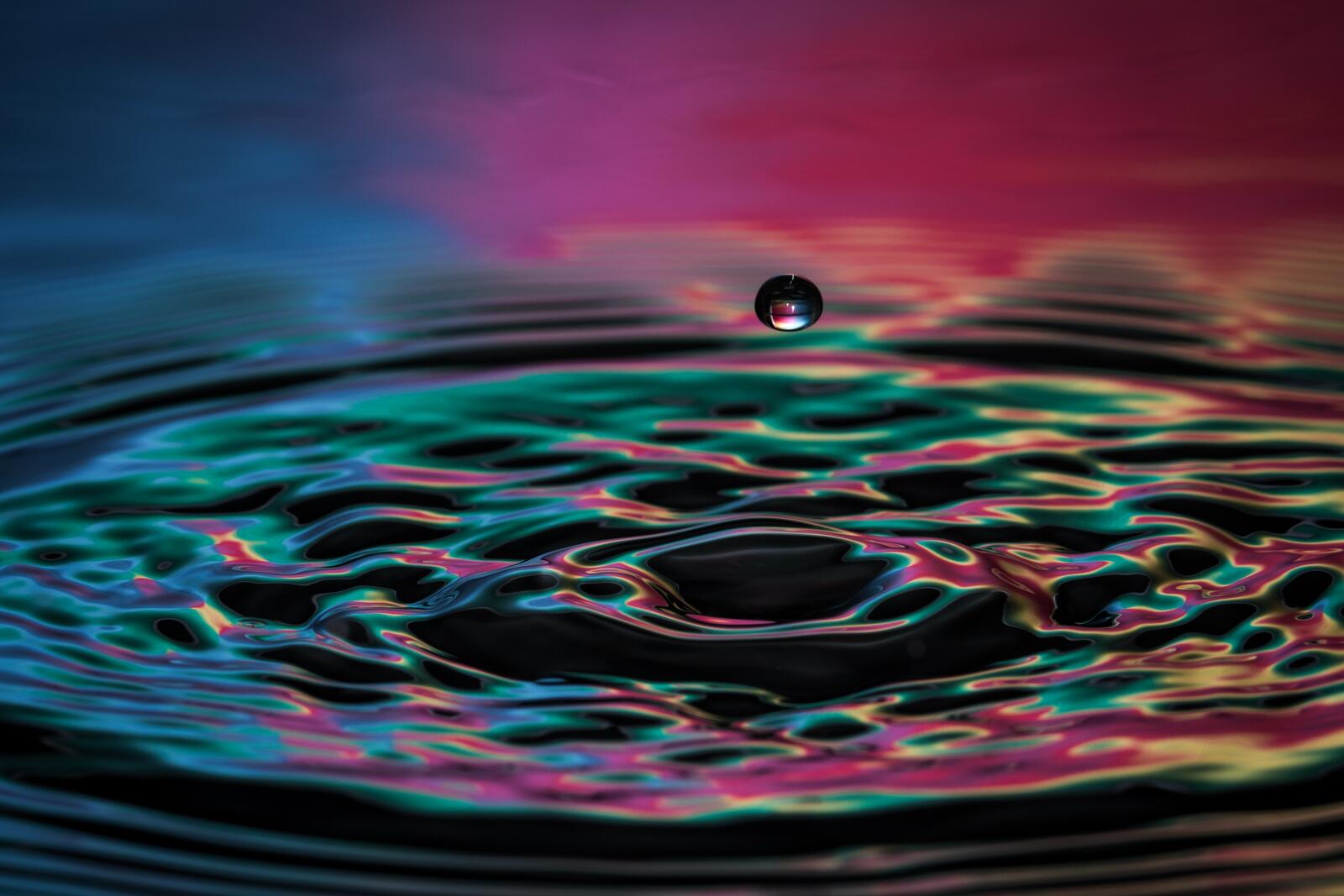 Wallpapers drops water ripples on the desktop