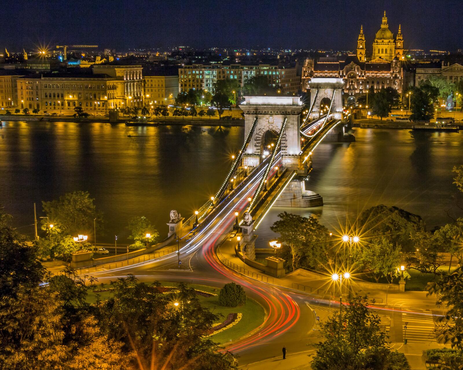 Обои цепной мост Будапешт круговое движение на рабочий стол
