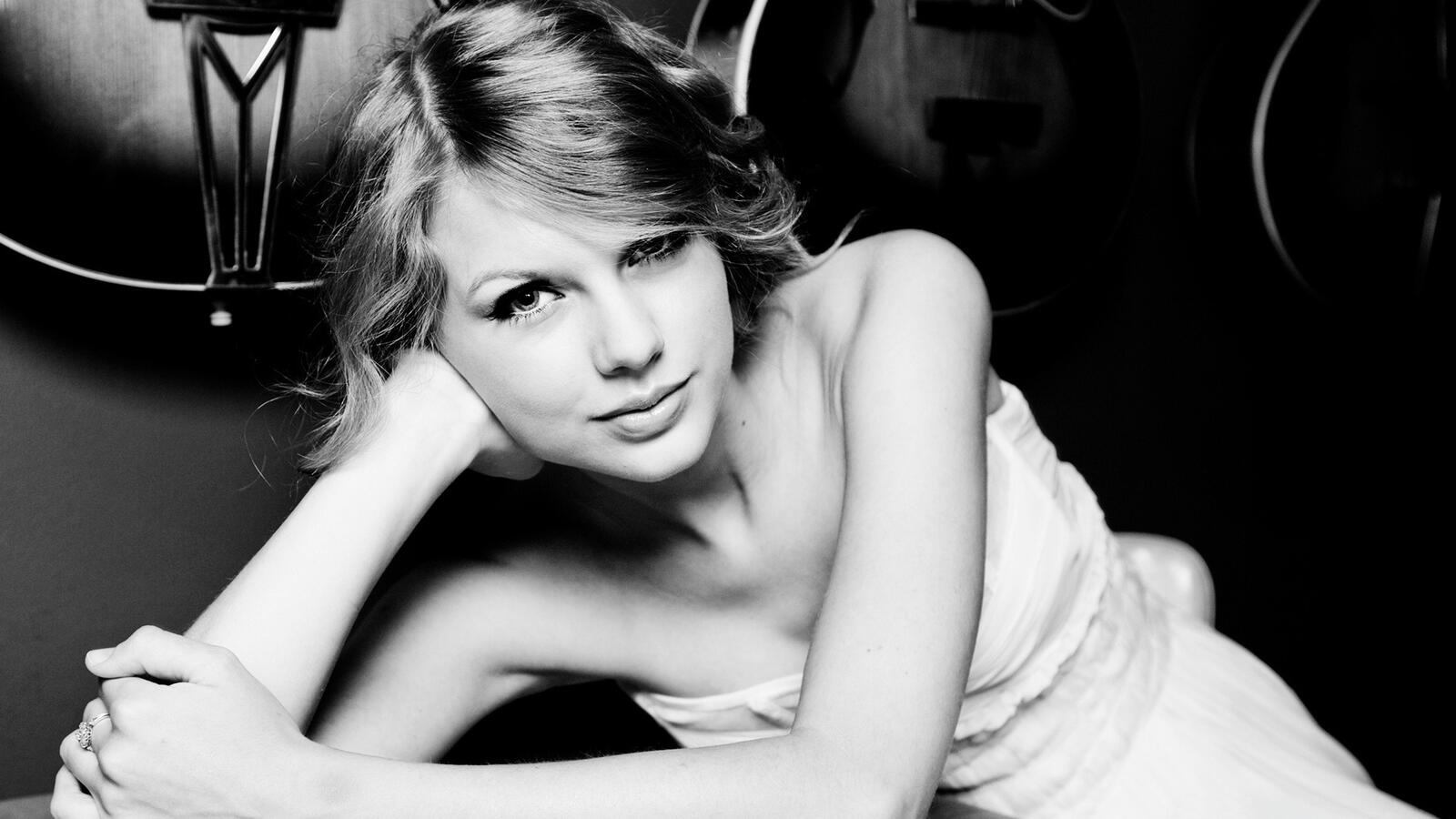 Wallpapers celebrities brunette Taylor Swift on the desktop