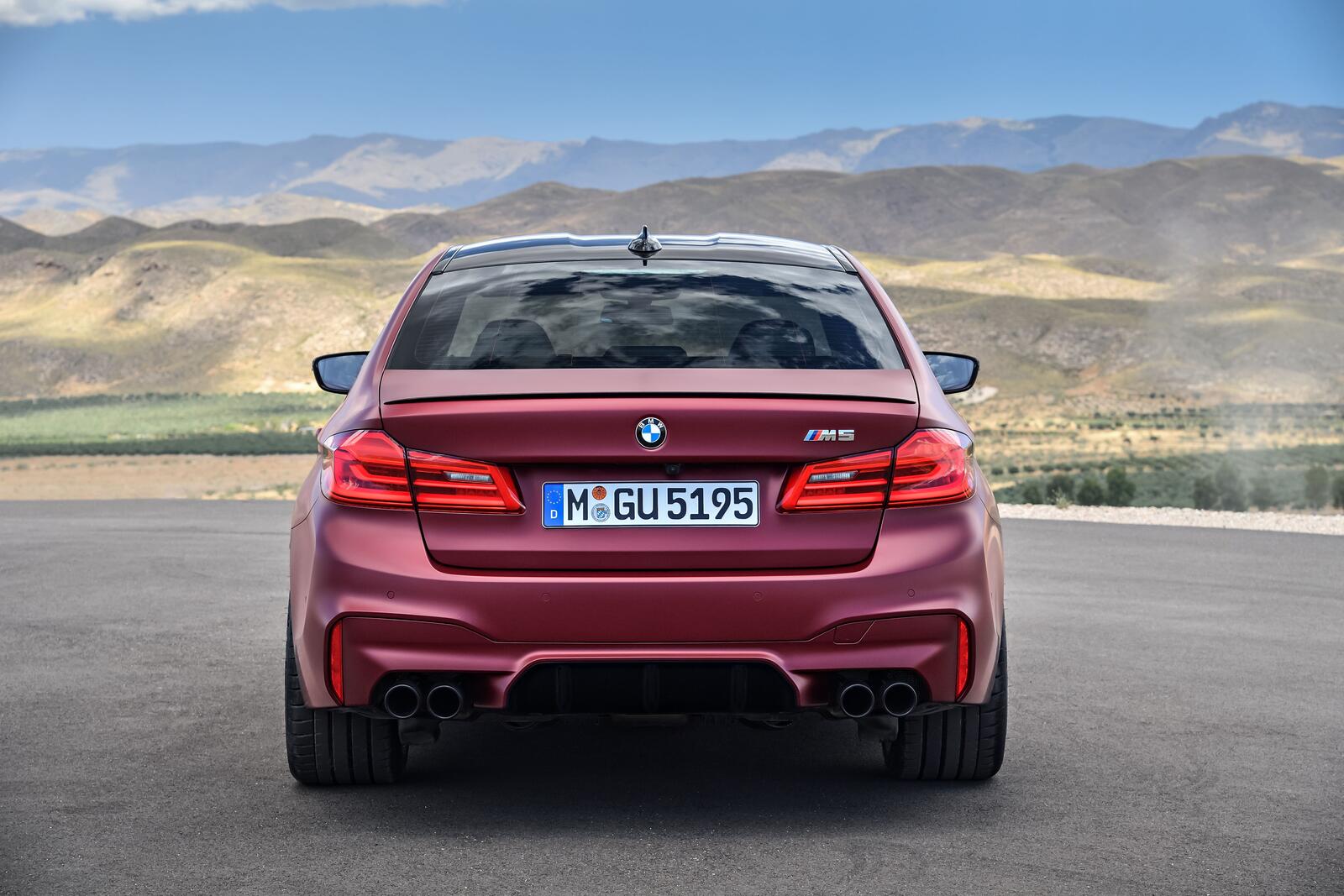 Wallpapers BMW M5 view from behind red car on the desktop