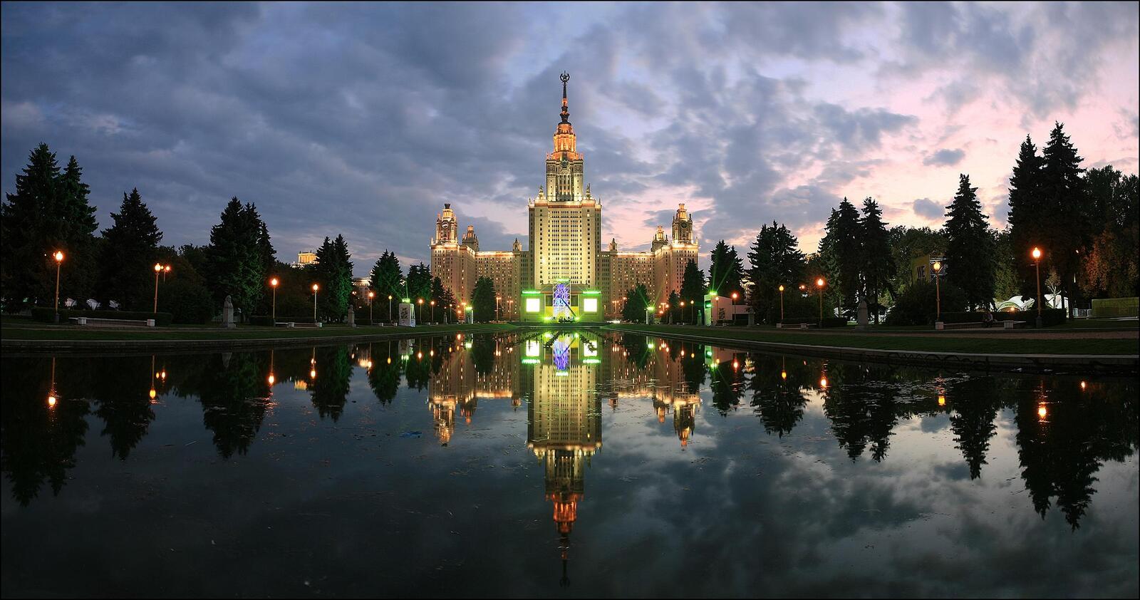 Обои вечер парк Московский государственный университет имени М В Ломоносова на рабочий стол