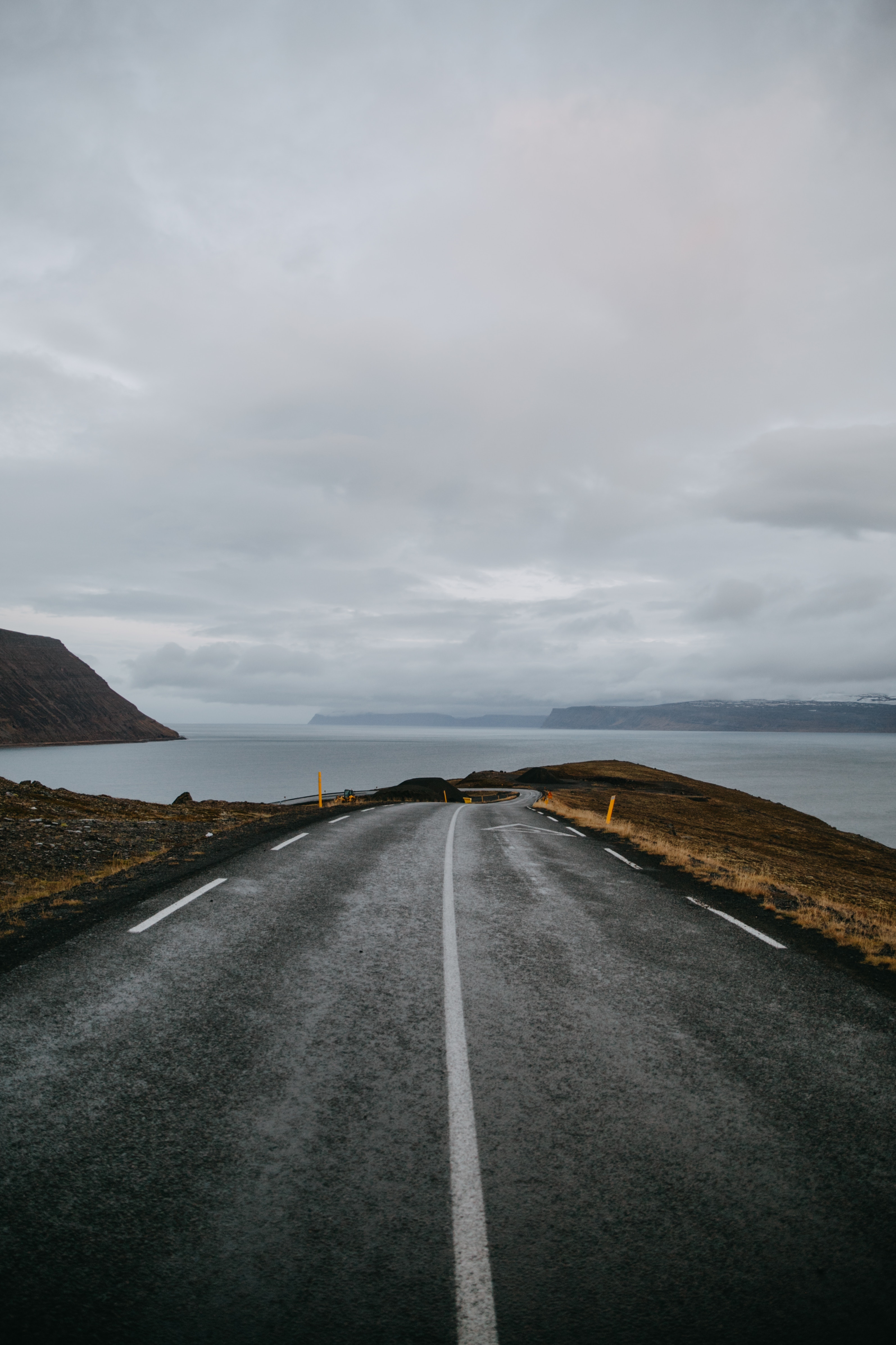Дорога Исландии возле берега · бесплатное фото