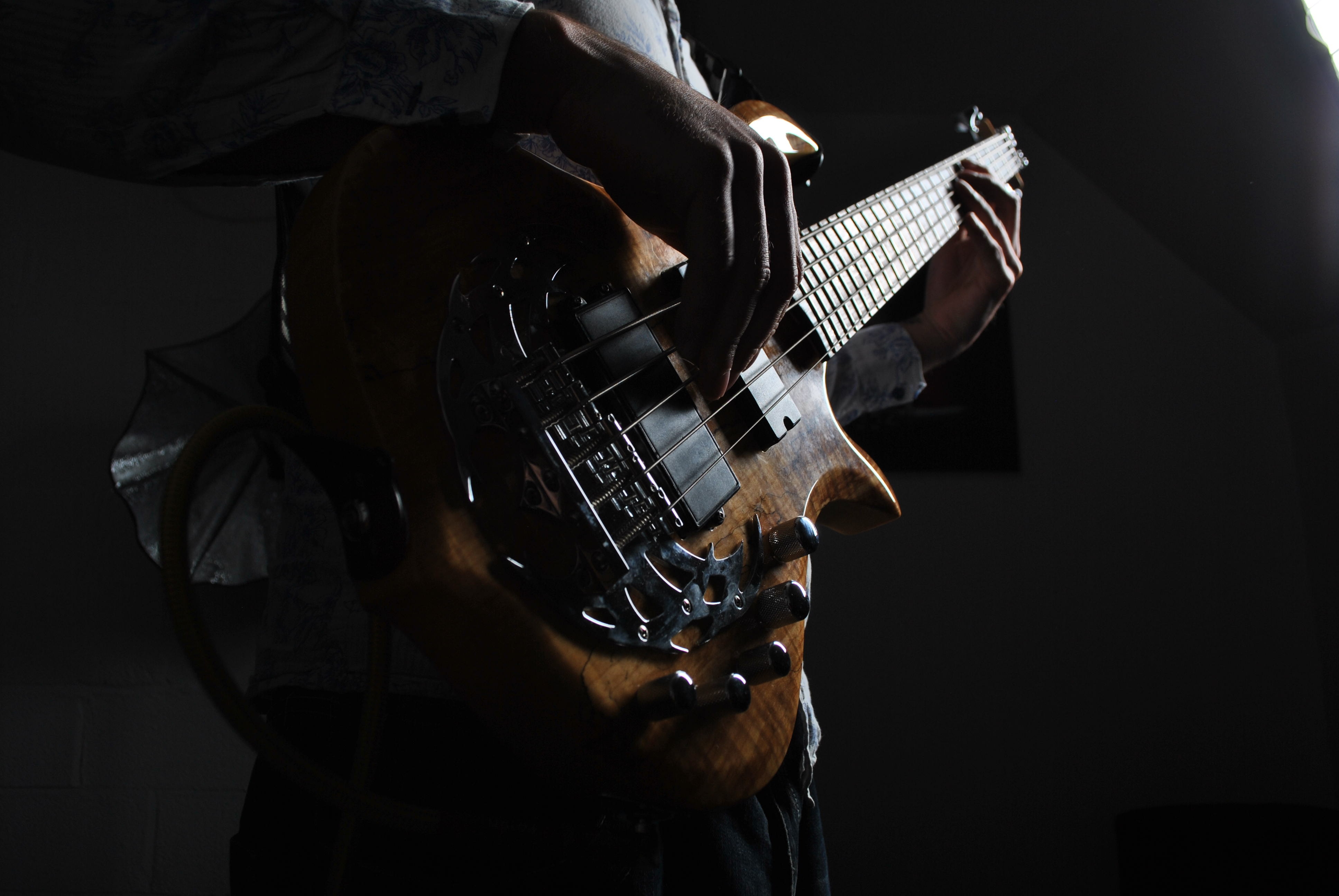 Фото бесплатно тень, гитара, инструмент