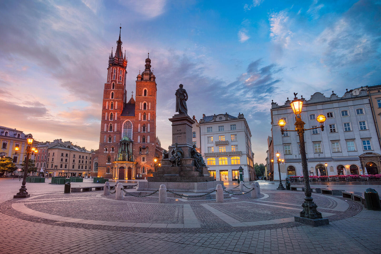 Обои Krakow Market Square at sunrise Краков Польша на рабочий стол