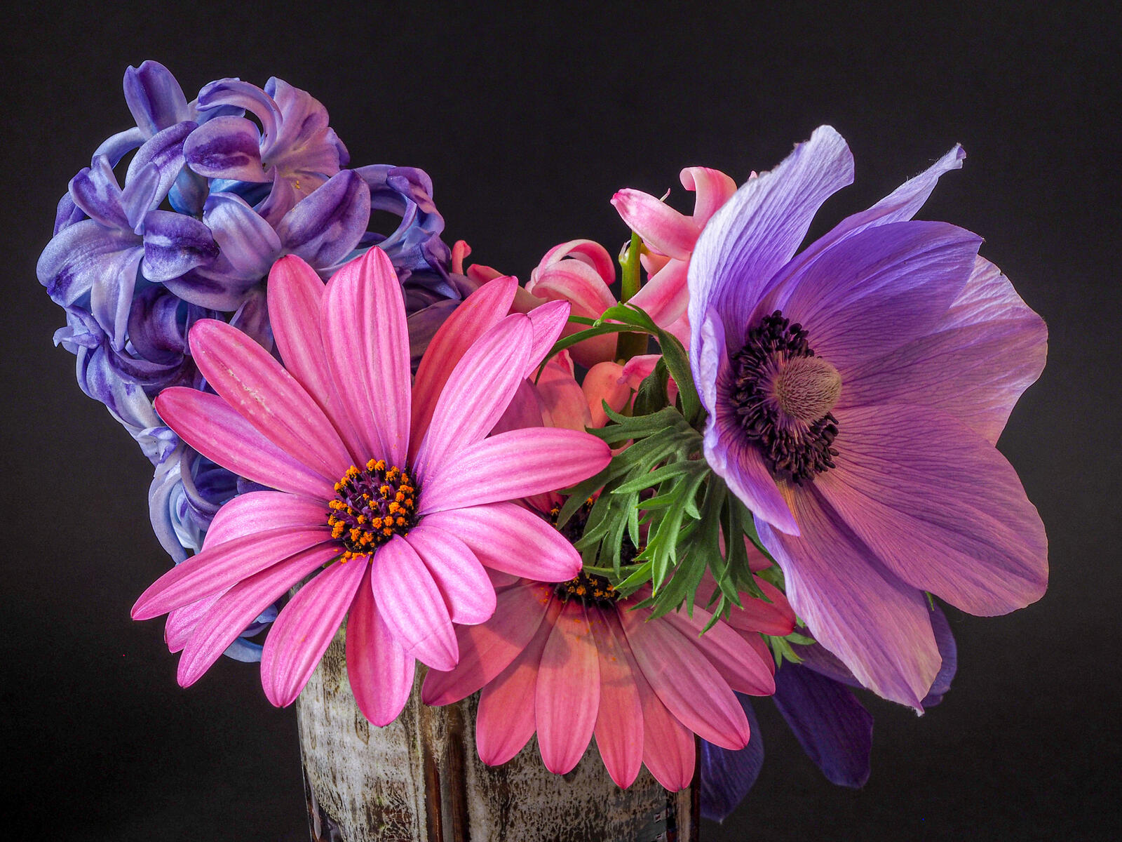 Обои цветочная композиция букет ваза на рабочий стол
