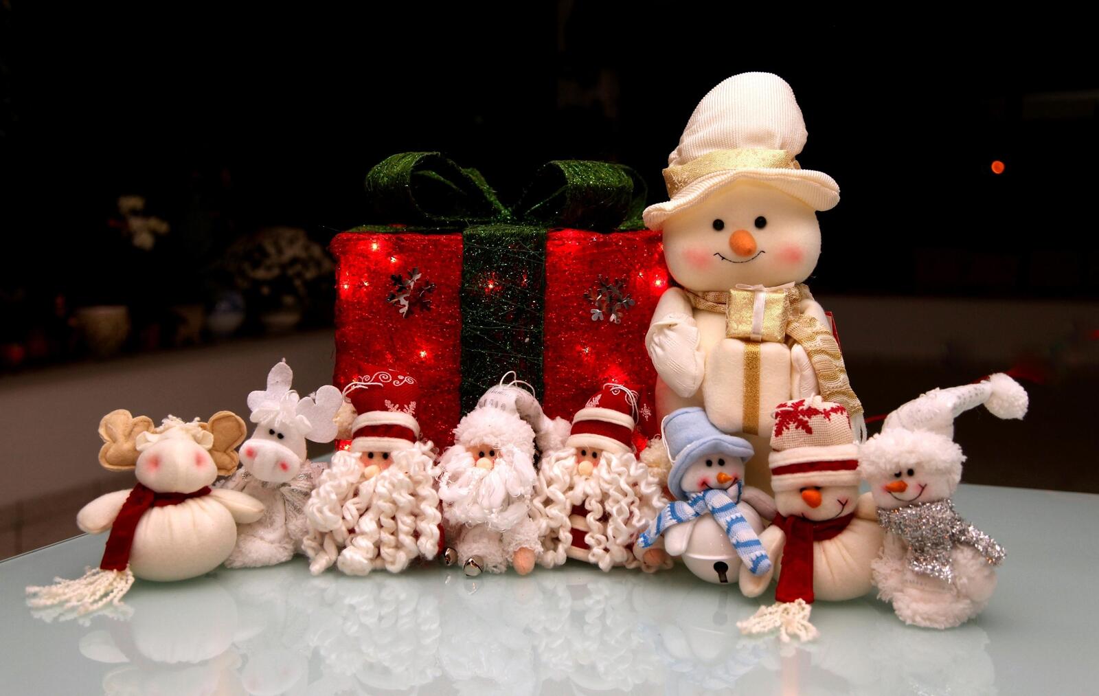 Wallpapers gifts snowman toys on the desktop