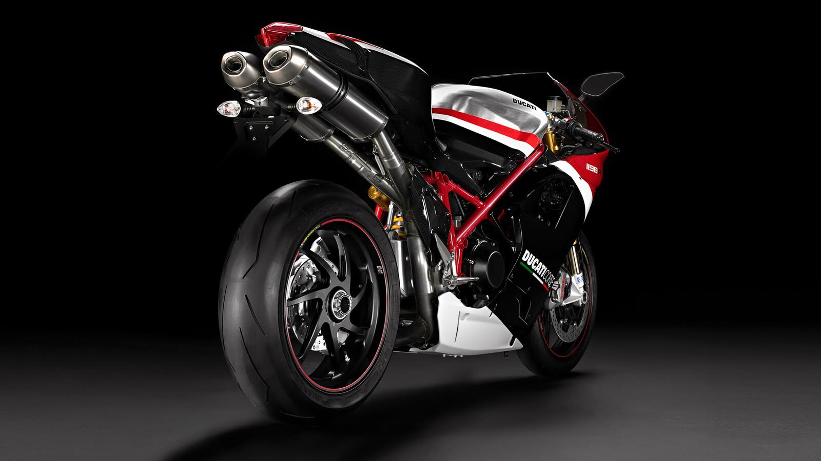 Free photo Ducati 1198 on a black background