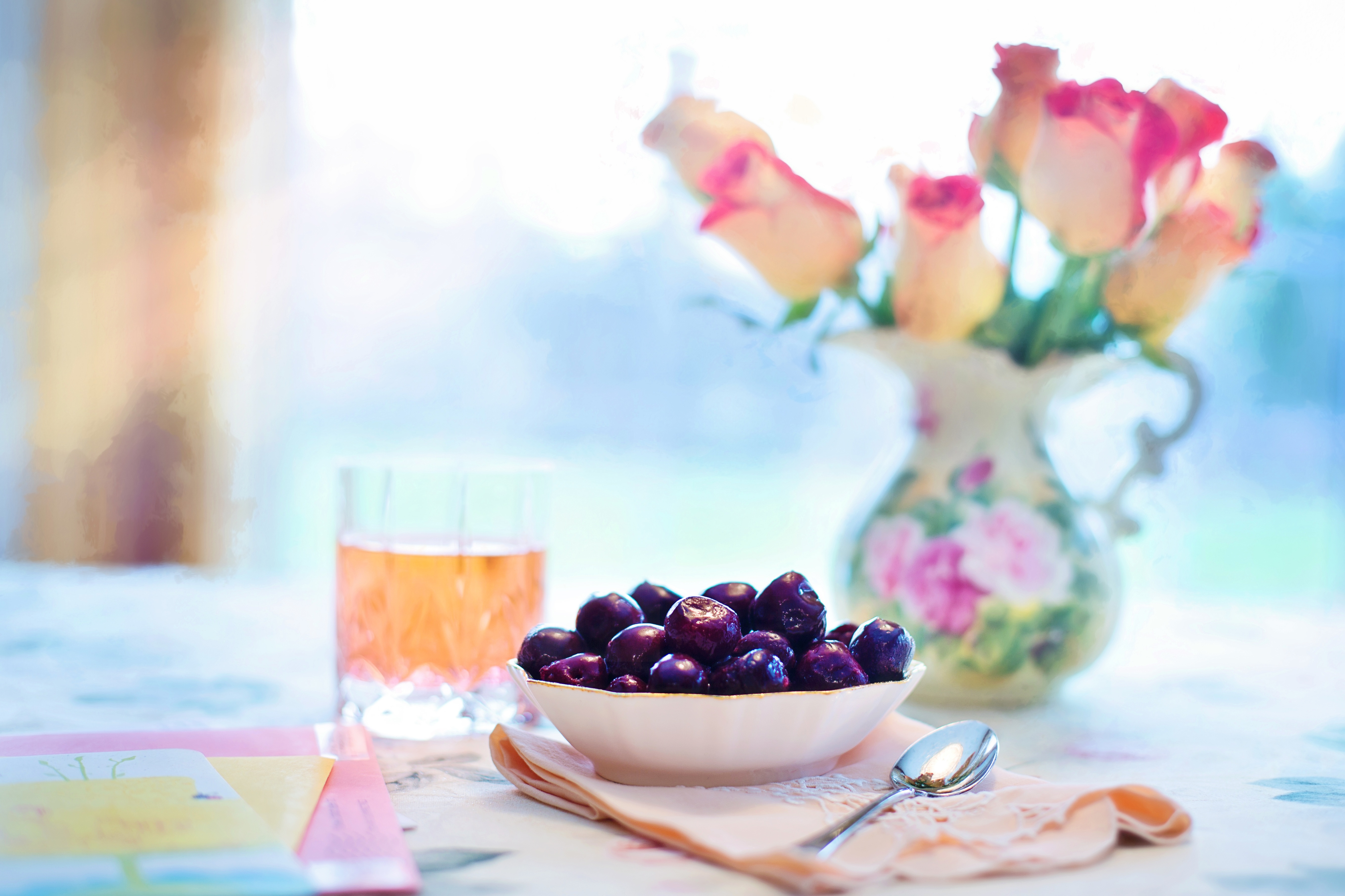 Фото бесплатно чаша с вишнями, цветы, вишня