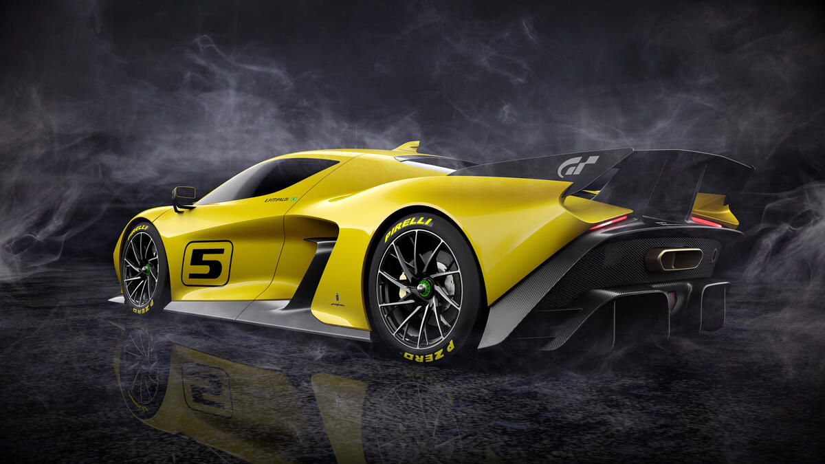 Желтая Fittipaldi E47 Vision Gran Turismo в темном дымном помещении