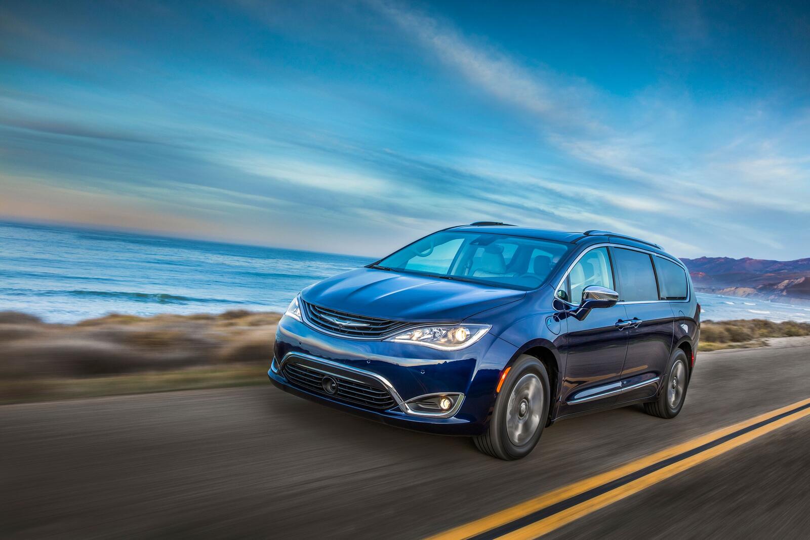 Wallpapers view from front Chrysler Pacifica Hybrid machine on the desktop