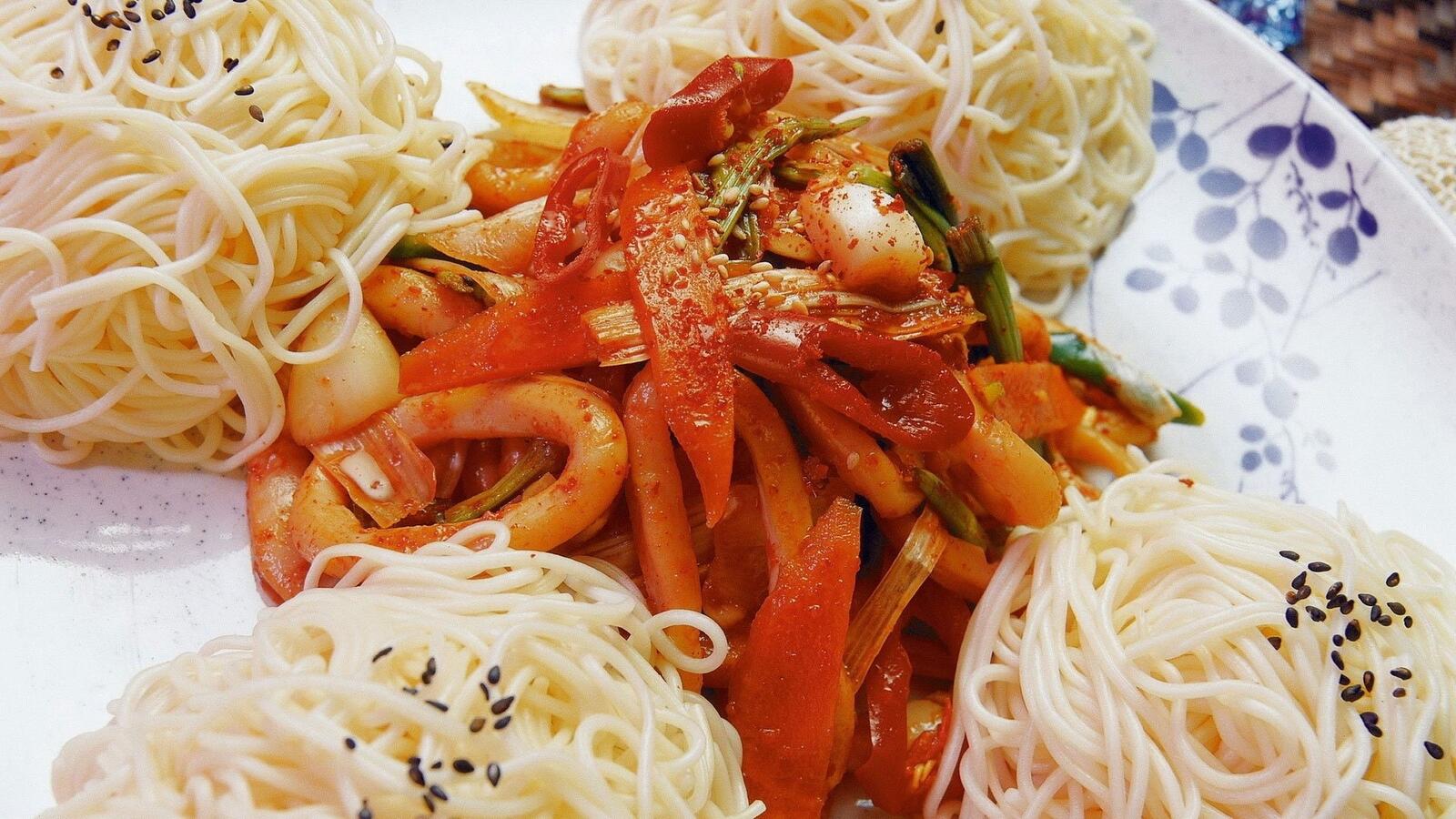 Обои спагетти овощи кунжут на рабочий стол
