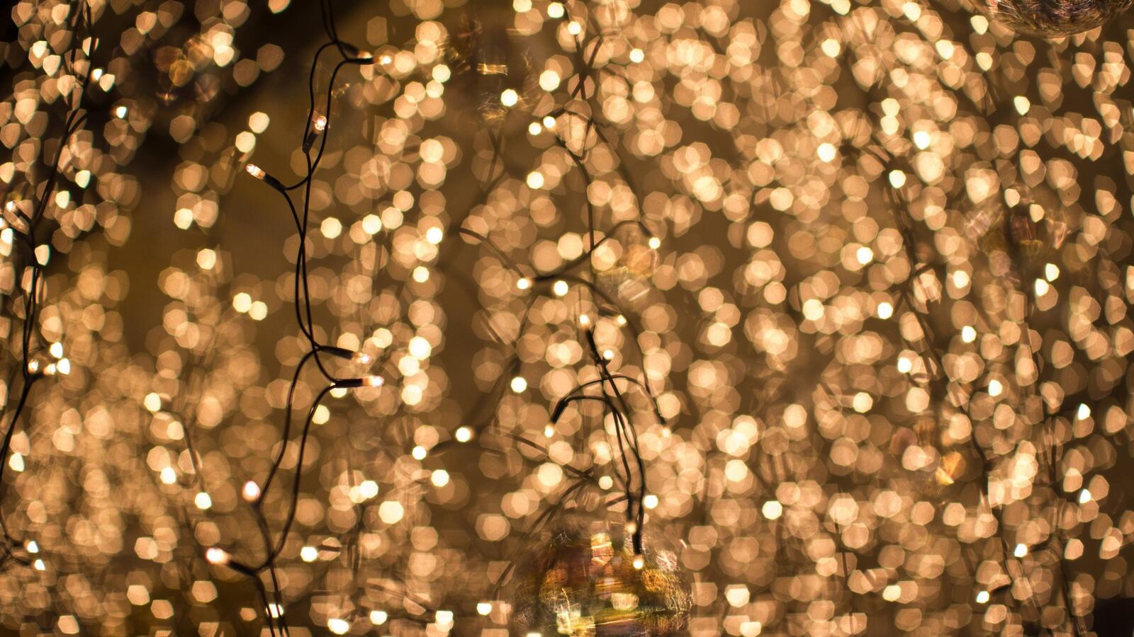 Обои светящиеся лампочки новогодняя атмосфера новый год на рабочий стол